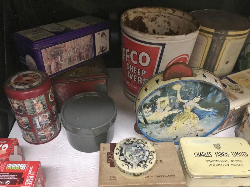 A quantity of vintage tins - Image 4 of 5
