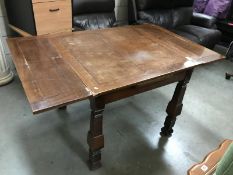 A 1930's oak drawleaf table