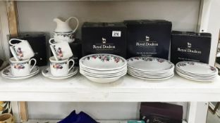 A Royal Doulton Autumn Glory tea & dinner ware set