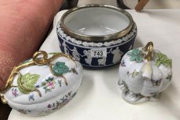 A Wedgewood style bowl and 2 oriental pots (1 A/F)
