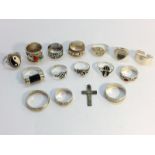 15 assorted silver rings & a silver crucifix pendant