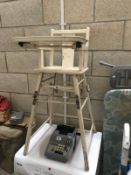 A vintage retro childs high chair (hinge A/F)