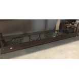 An Edwardian brass fire curb/fender with classical design decoration.