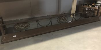 An Edwardian brass fire curb/fender with classical design decoration.