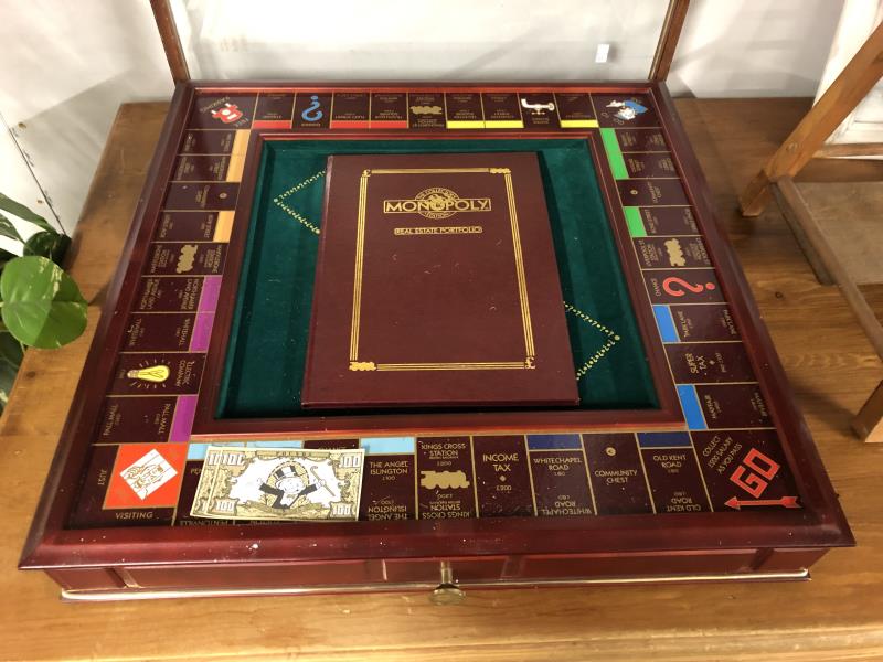 A fabulous collector's edition cased monopoly set with glass lid. - Image 2 of 3