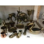 A mixed lot of brass ornaments etc.