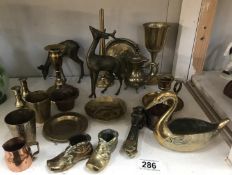 A mixed lot of brass ornaments etc.