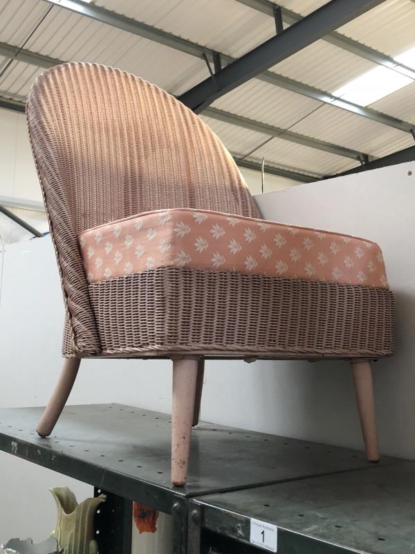 A pair of pink Lloyd loom bedroom chairs. - Image 2 of 2