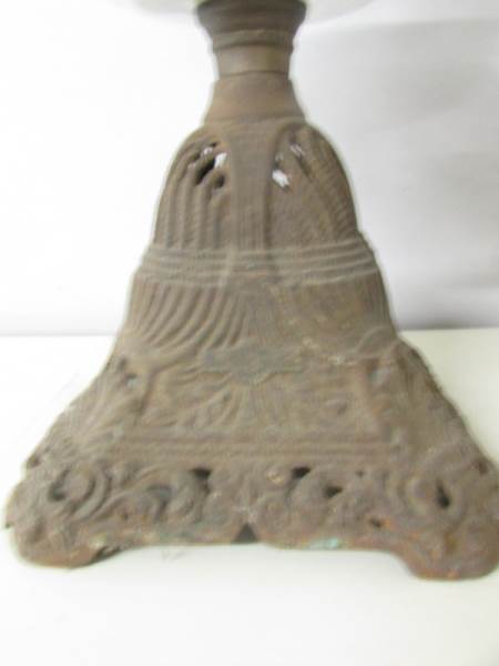 A Victorian oil lamp with clear glass font and floral acid etched shade on a cast iron base. - Image 2 of 4