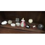 A mixed lot of trinket boxes etc.