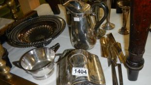 A mixed lot of silver plate.