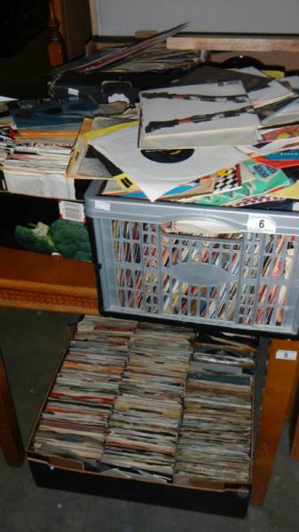 A large quantity of 45 rpm records.