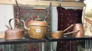 2 copper kettles, 2 copper pans and a copper tankard.