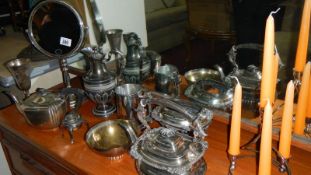 A mixed lot of silver plate.