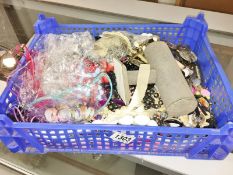 A mixed lot of costume jewellery.