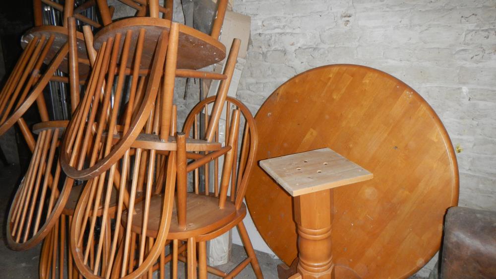 A pine table and six chairs - Image 3 of 3