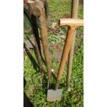 A quantity of garden tools