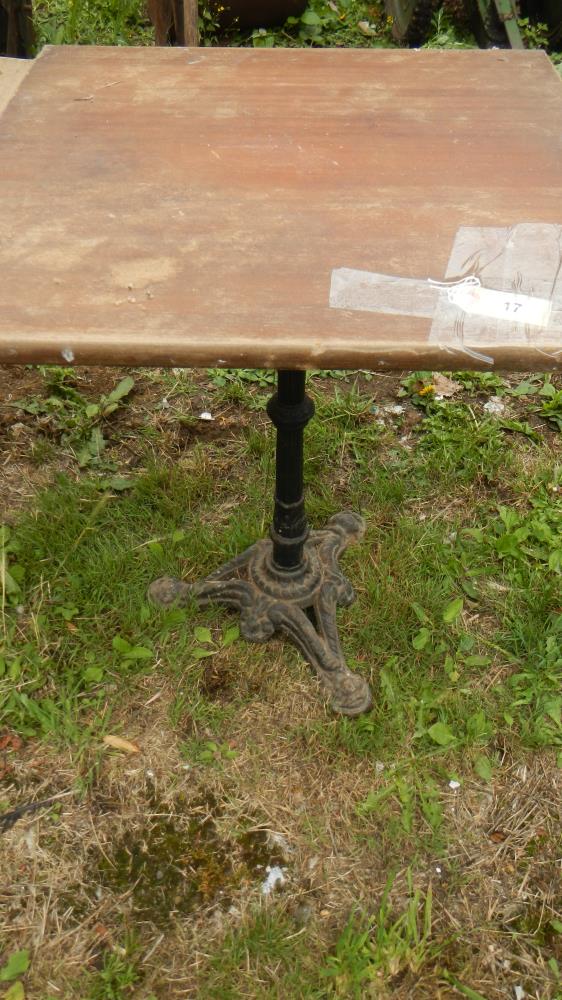 An old cast iron pub table - top a/f - Image 2 of 3