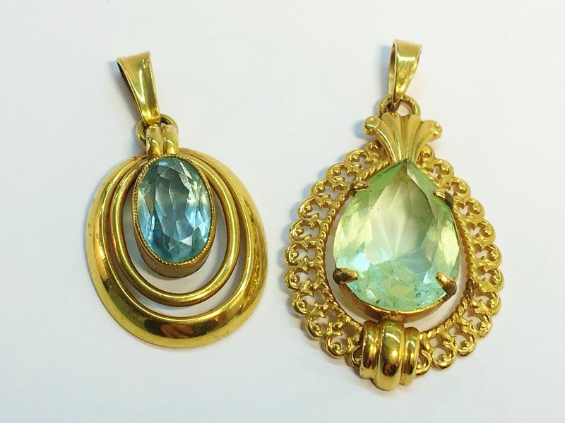 An Art Deco pendant in 9ct gold set with an oval cut blue stone, branded Amerikaner, weight 4. - Image 2 of 6