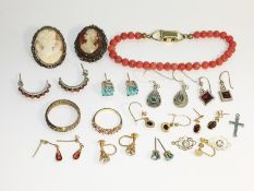 A small quantity of Vintage jewellery including silver, gold,