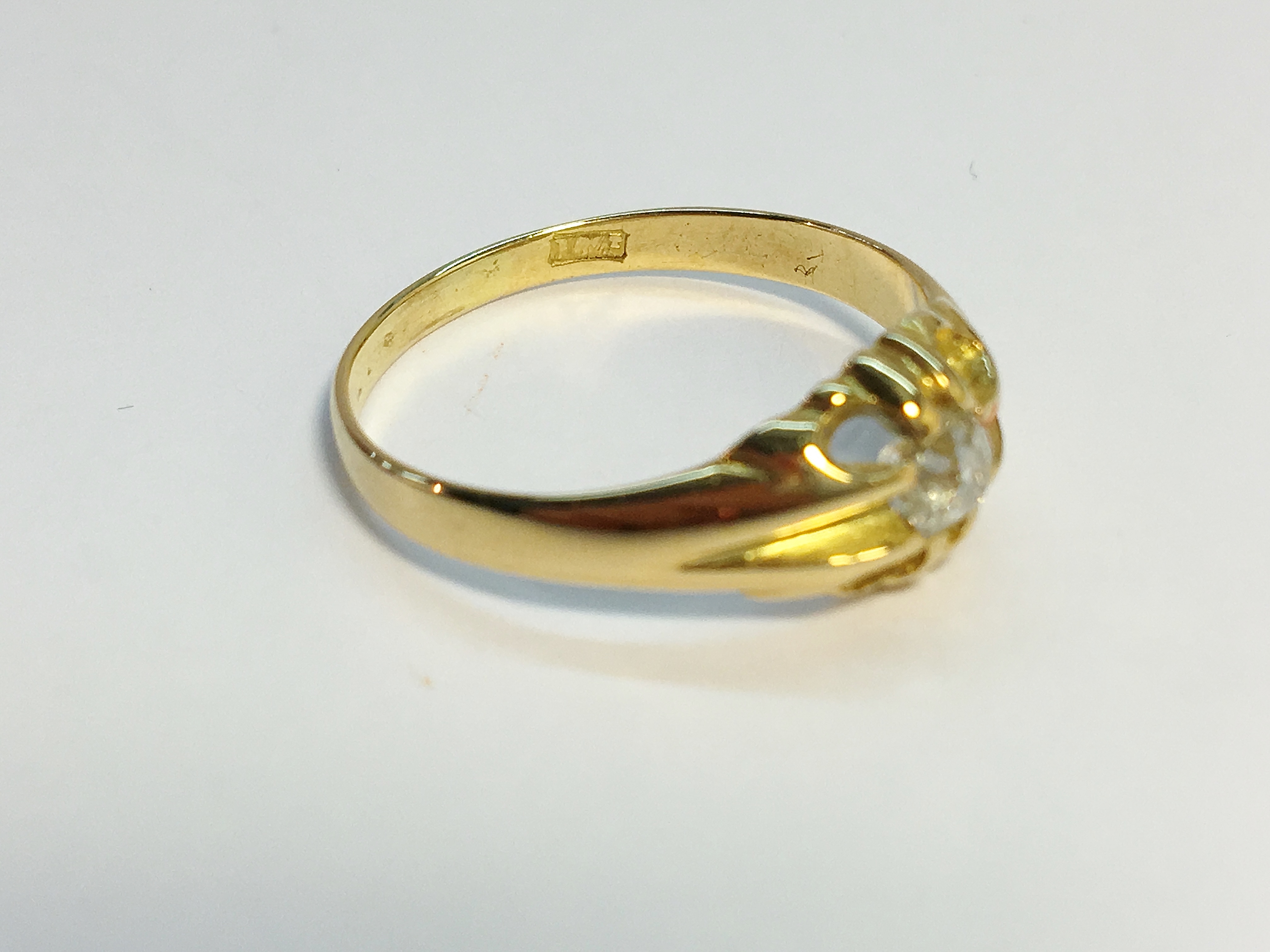 A Victorian Gypsy Set Diamond Ring with 18ct Yellow Gold Shank. - Image 3 of 4