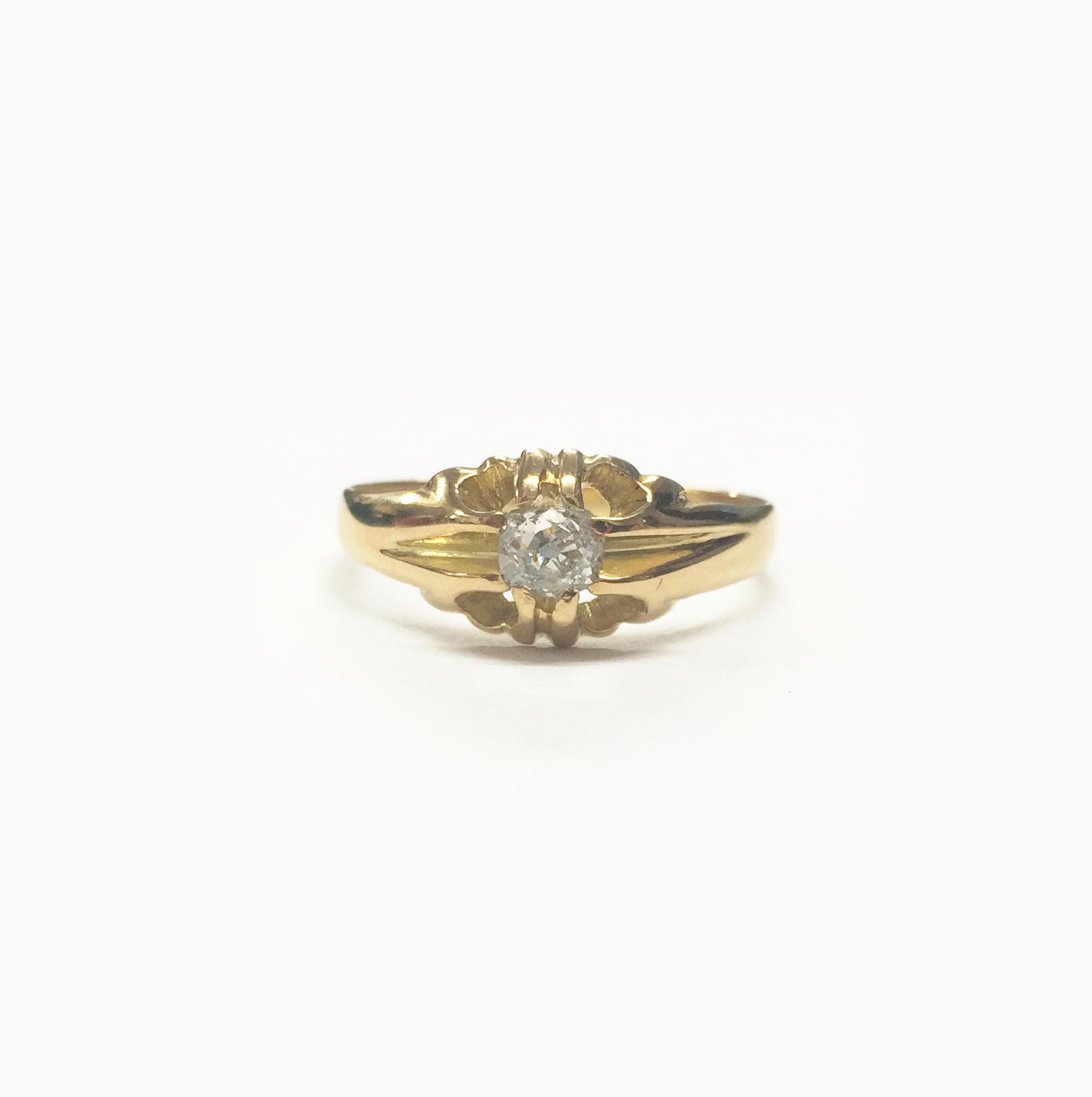 A Victorian Gypsy Set Diamond Ring with 18ct Yellow Gold Shank. - Image 4 of 4