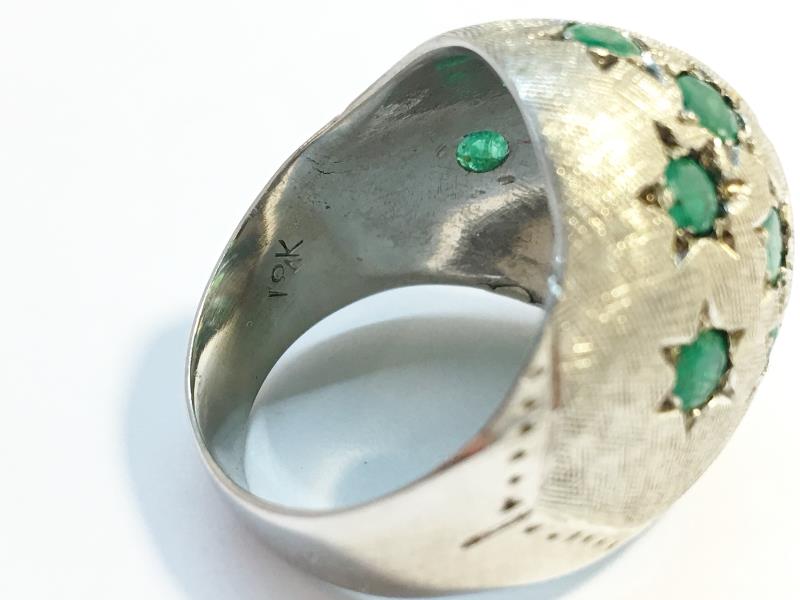 A 1970s emerald bombe ring in 18ct white gold. Set with 15 emeralds in star settings, ETCW 1.12 ct. - Image 4 of 8
