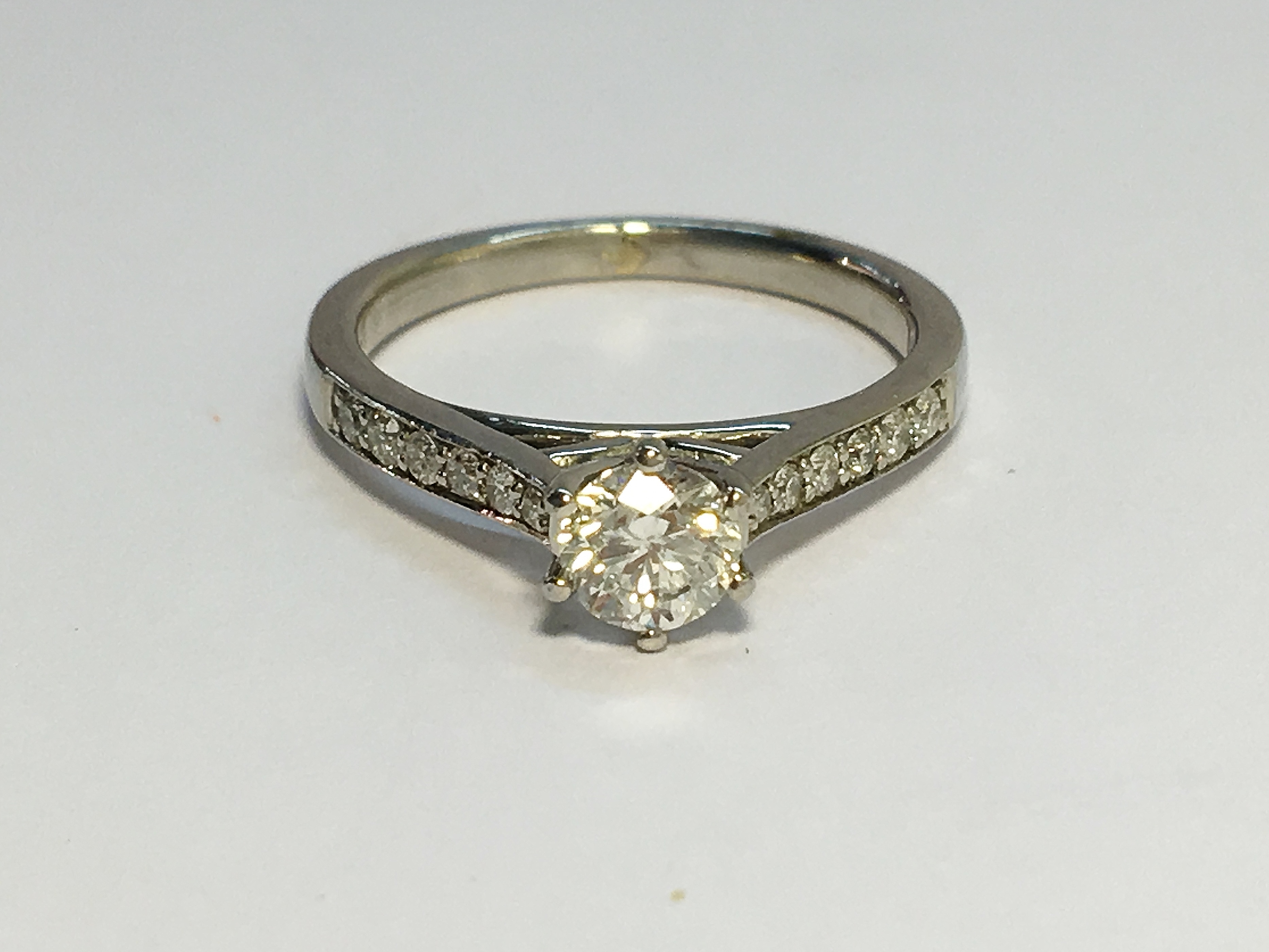 A Contemporary Solitaire Diamond Ring with Platinum Shank, with Diamond Set Shoulders. - Image 2 of 4