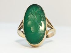 An Antique Intaglio Ring, with a Centurians head carved in green agate set in 9ct gold. Ring size O.