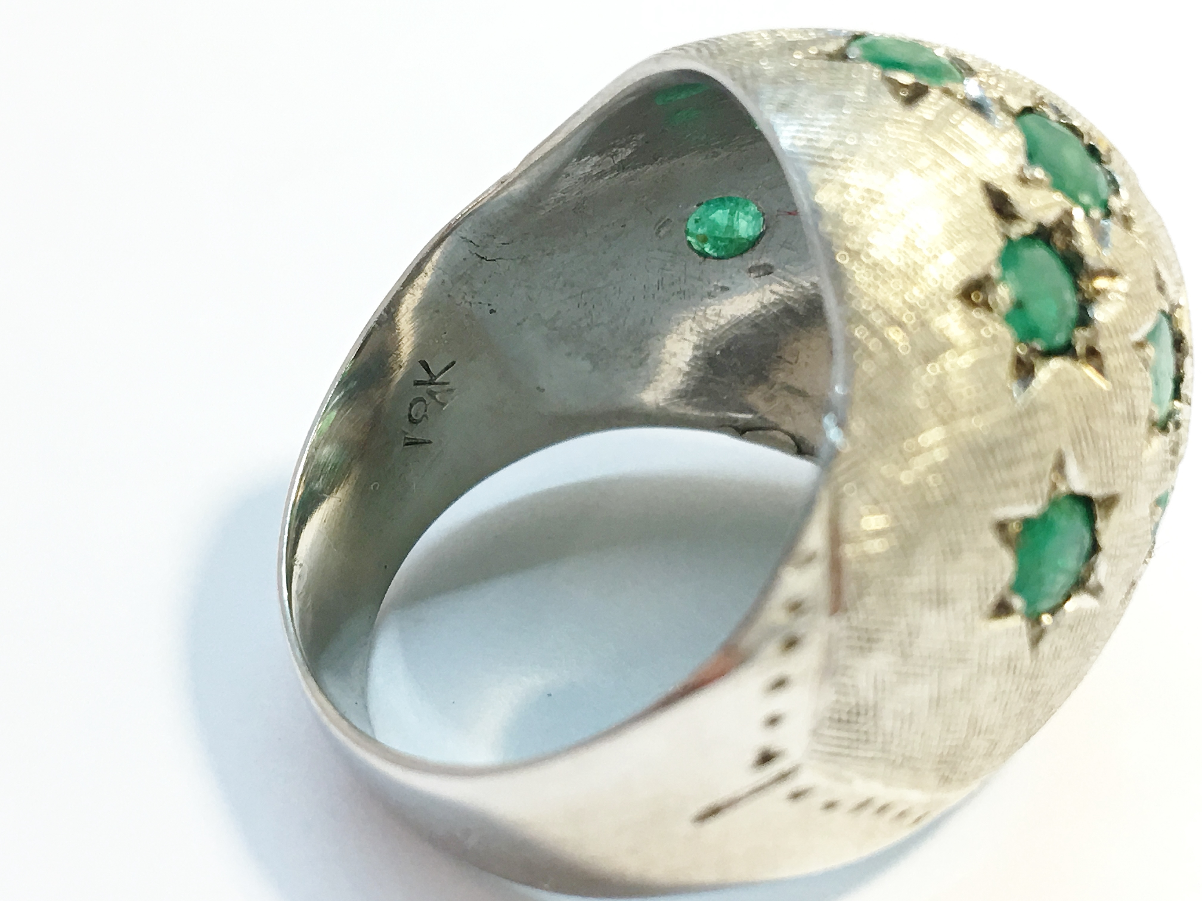 A 1970s emerald bombe ring in 18ct white gold. Set with 15 emeralds in star settings, ETCW 1.12 ct. - Image 6 of 8