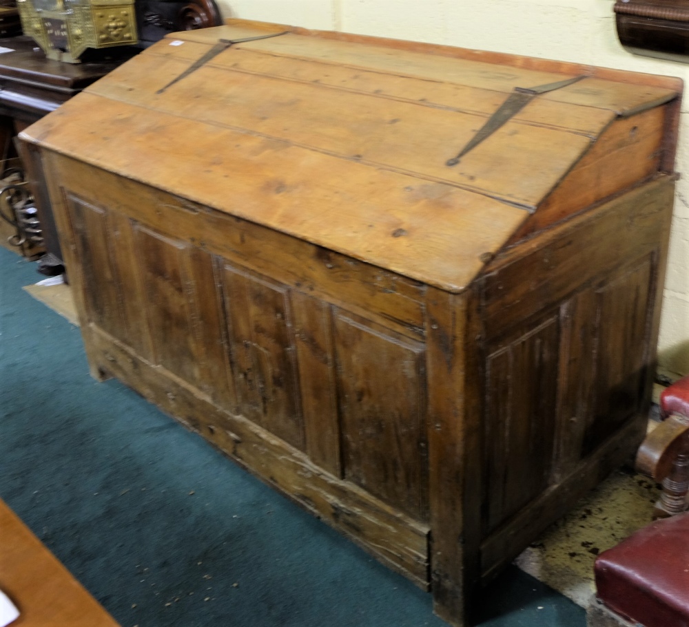 19thC Irish Yew Wood Grain Bin, the pine p with fine hinges, panelled ends and front, 5ft wide