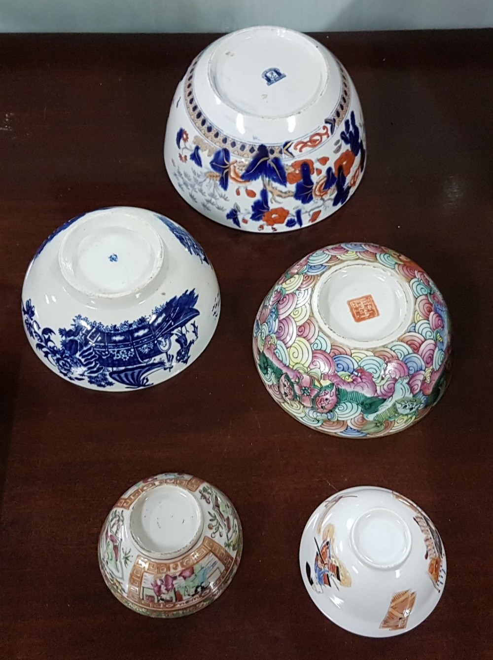 5 oriental porcelain bowls of various sizes (5) - Image 2 of 5