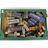 Box of mainly pinnacle valves for radios