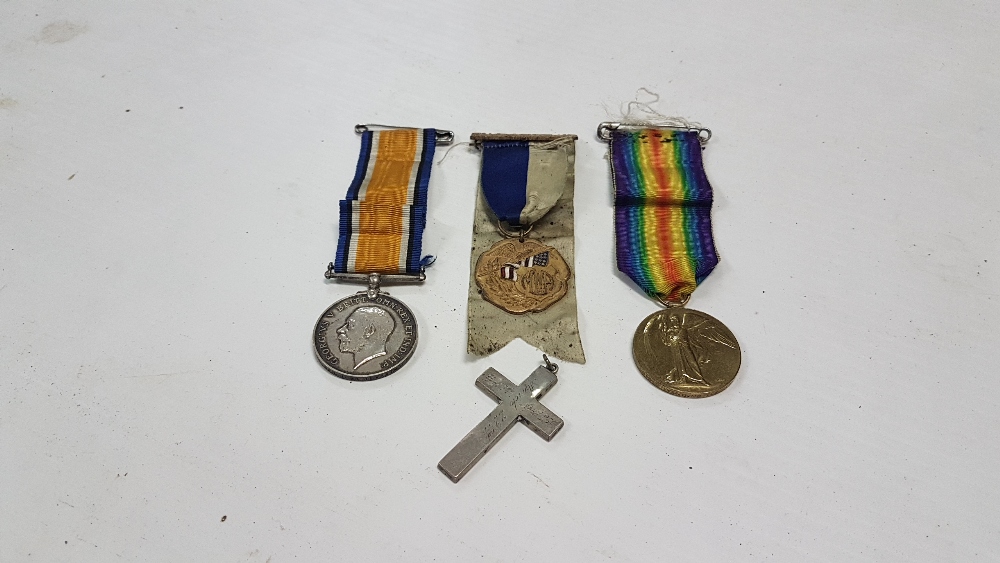 2 English WWI Medals, an American Military medal, a silver cross and a silvered belt buckle (5)