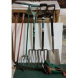 Group of modern Garden Tools – 2 grapes, spade, edging clippers, soil agitator and a Black and