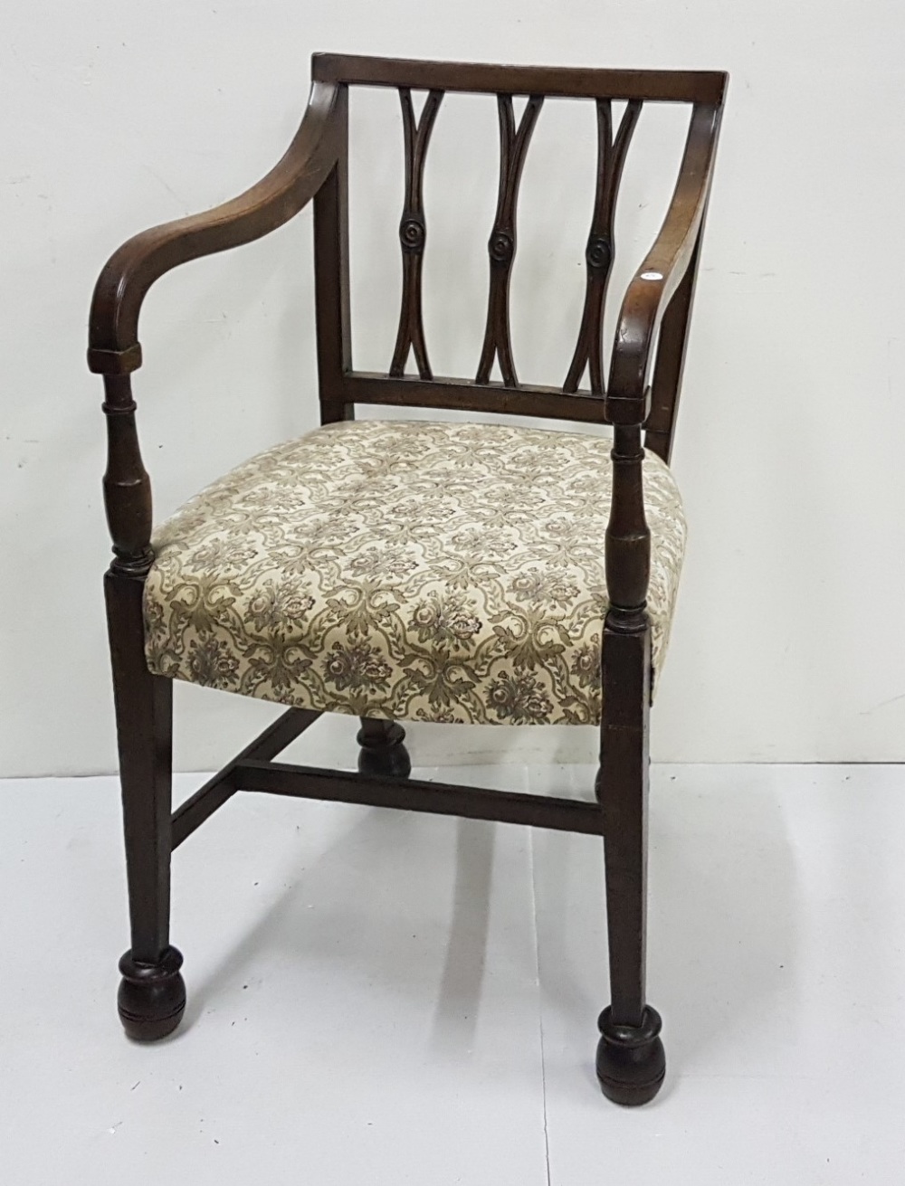 Original Regency Hepplewhite Mahogany Carver Armchair, beige floral upholstered seat atop tapered