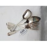 4 Pieces of English Silver – pair of small forks, 1 x Geo. dessert spoon & a single spoon (4)