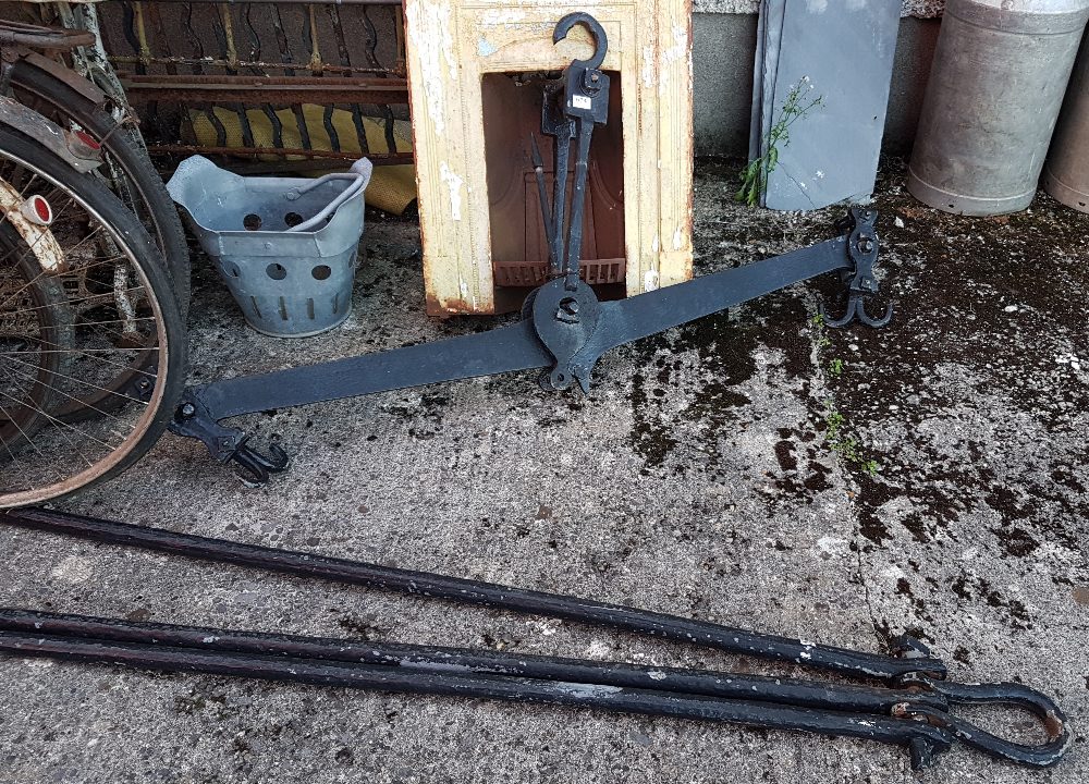 Large 18th/19th C Town/Village Public Market Place Tripod Weighing Scales, used for weighing produce