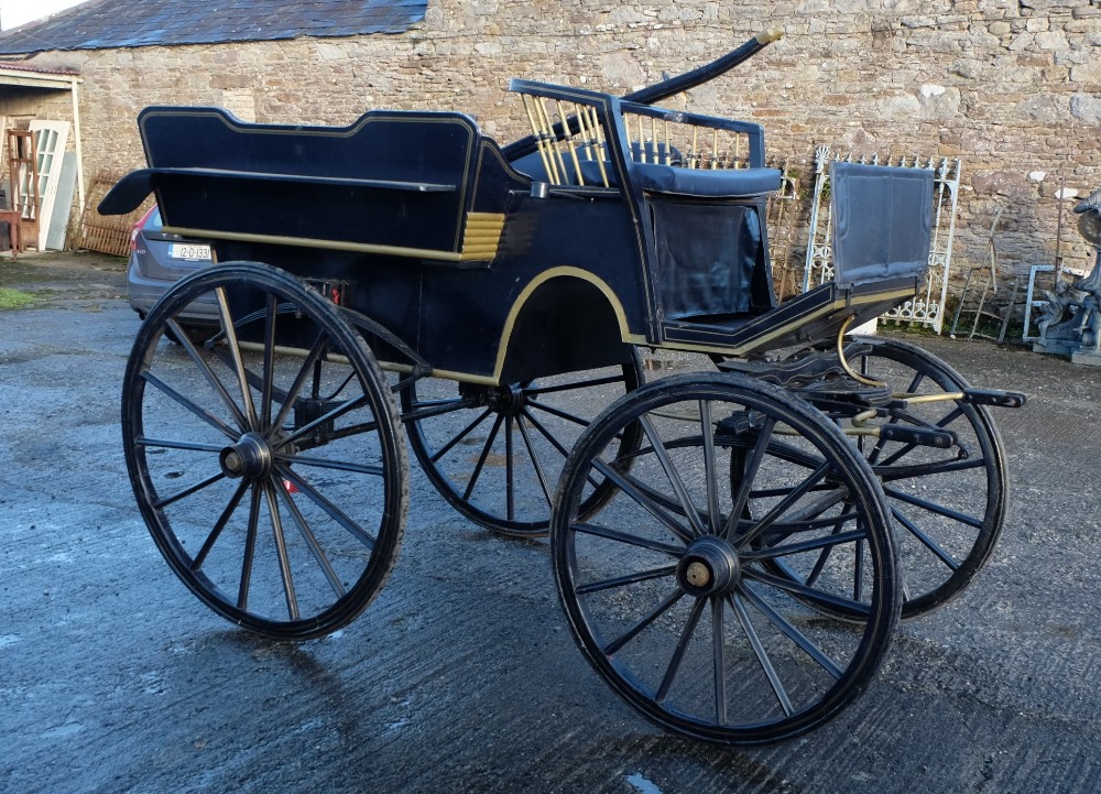 4-Wheeled Coach, with front drivers seat and seating for 6 passengers behind, in very good - Image 2 of 6