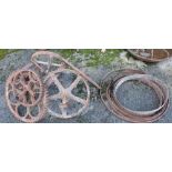 7 barrel and wheel metal rings & 5 old steel wheels & 2 cog wheels (14)