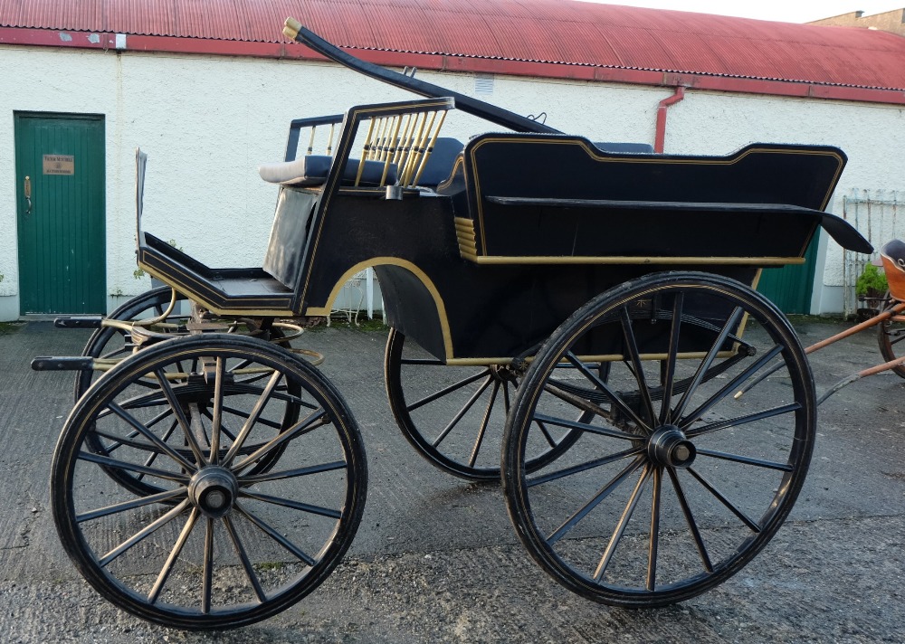 4-Wheeled Coach, with front drivers seat and seating for 6 passengers behind, in very good - Image 4 of 6