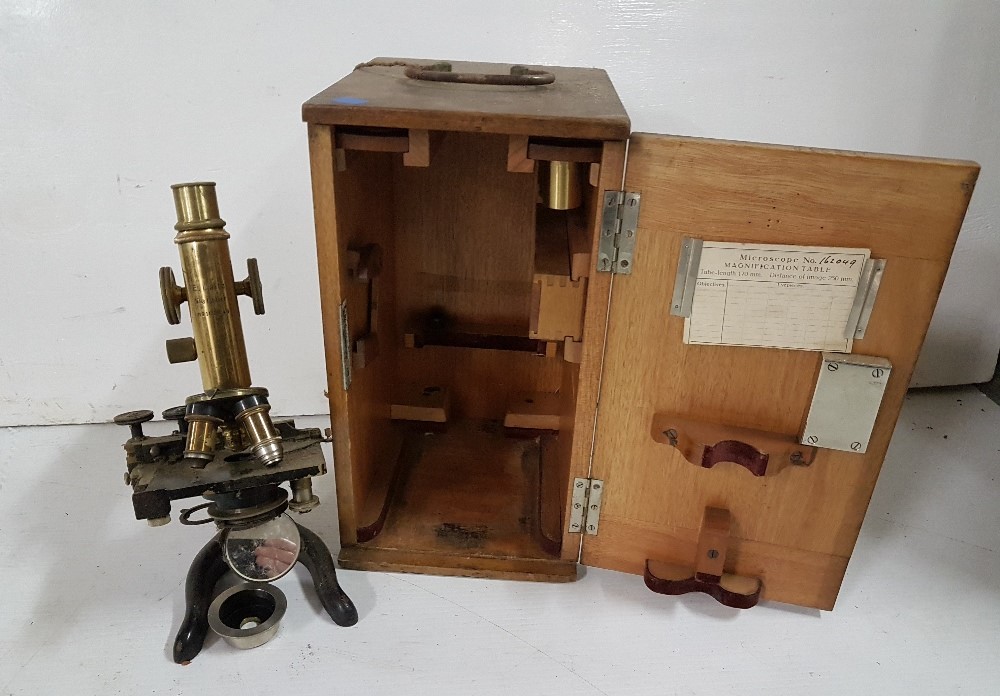 Table microscope No 162049, E LEITZ WETZLAR, with various brass lens and cases and box of slides,