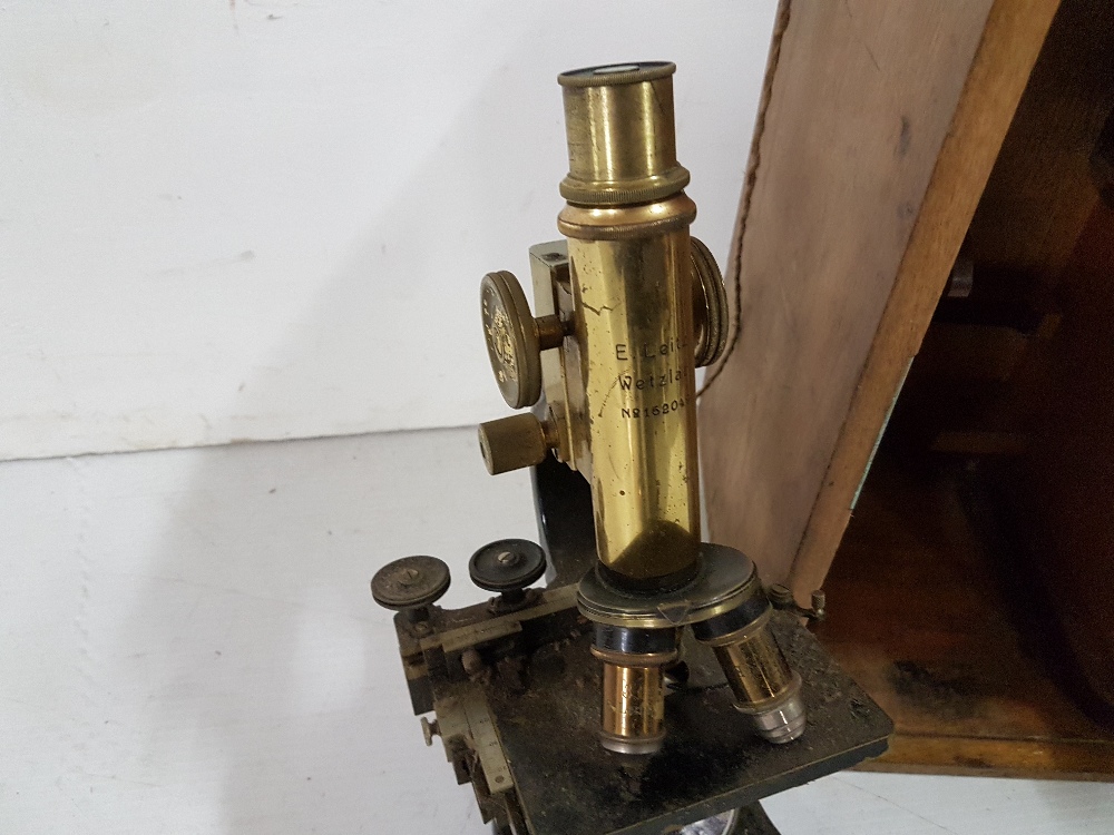 Table microscope No 162049, E LEITZ WETZLAR, with various brass lens and cases and box of slides, - Image 2 of 3