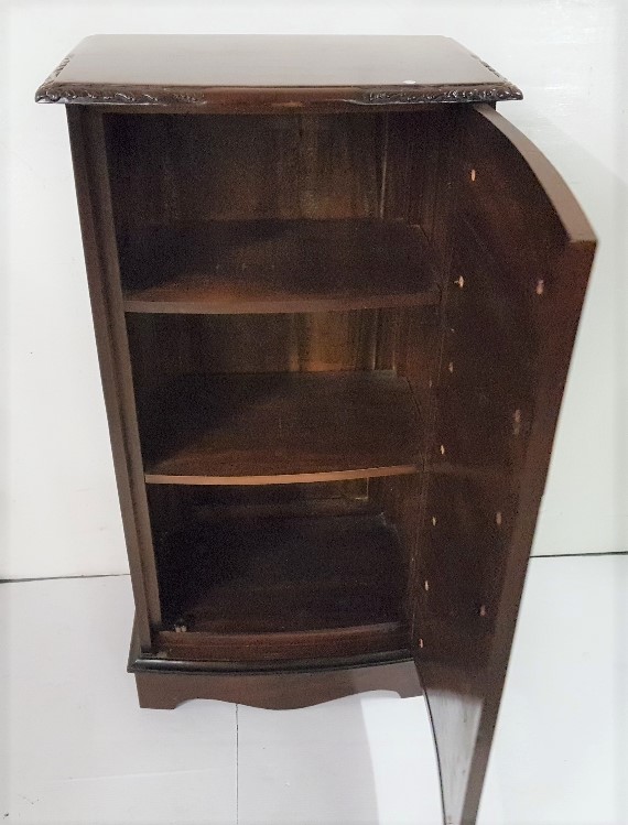 Mahogany bow shaped side cabinet, the single door (decorated with multiple drawer panels) - Image 2 of 2