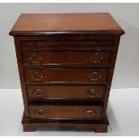 Compact Walnut Chest of Drawers, with writing slide above 5 drawers and brass drop handles 62cm w