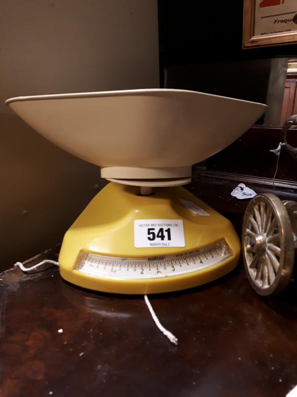 Retro kitchen scales.