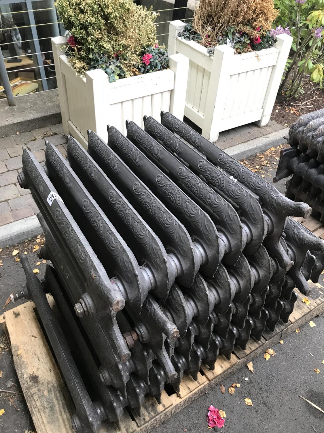 Victorian style cast iron radiator (with the option on the rest).