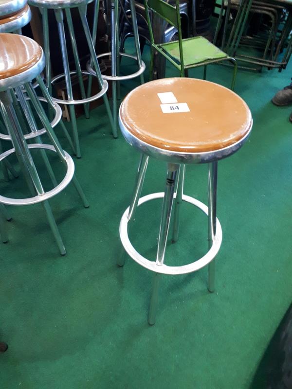 Set of beech and alluminium high stools.