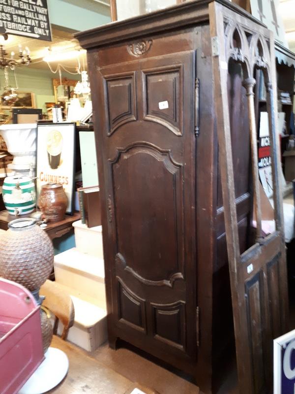 18th. C. oak gentleman's 47e with carved blind door.