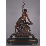 Pendolo da tavolo in bronzo patinato con scultura raff. ''FIGURA FEMMINILE INCATENATA''. Base in